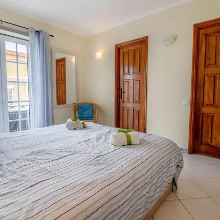 Beautiful Three Bedroom In The Old Village *