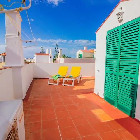 Beautiful Three Bedroom In The Old Village Appartement