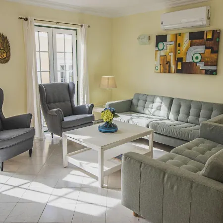 Apartmán Beautiful Three Bedroom In The Old Village *