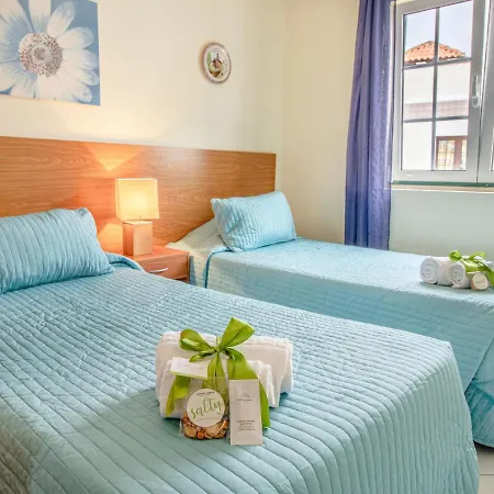 Beautiful Three Bedroom In The Old Village דירה